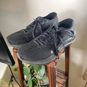 ASICS GT-2000 11 in Black